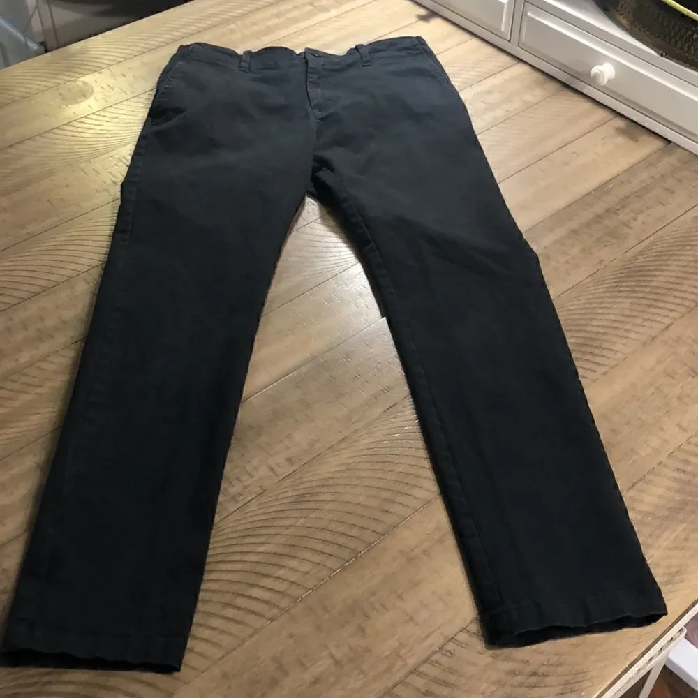 Urban Outfitters’ Cotton Straight Leg Flat Front Khakis 30” Waist 29 1/2” inseam